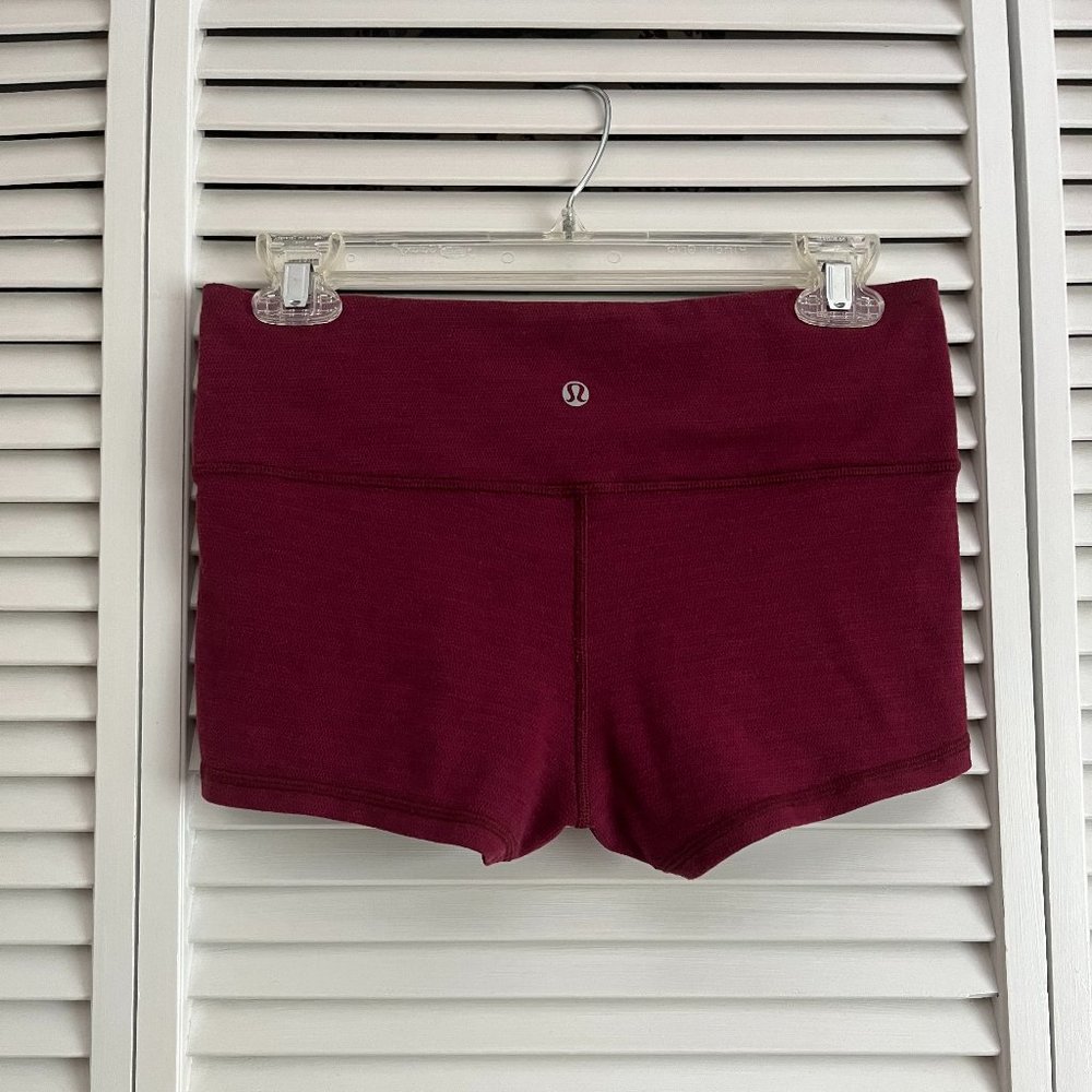 Lululemon Boogie Short Raspberry Size 8 Rare - image 2
